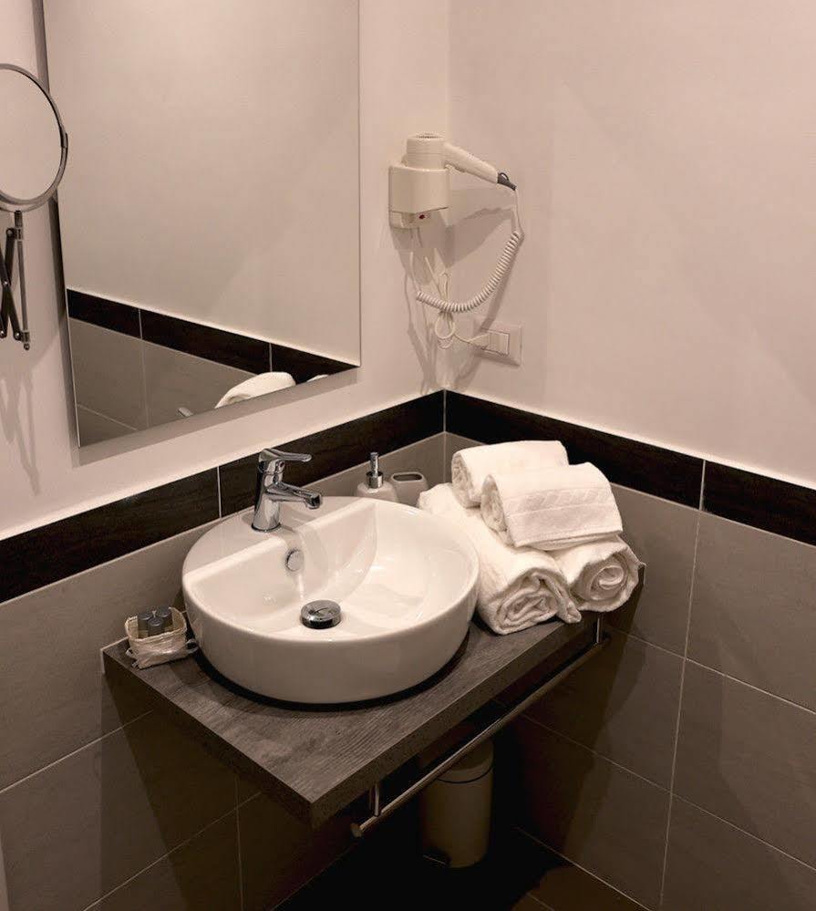 Le Coq Suites Roma Exterior foto
